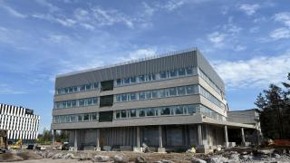 Aviapoliksen lukio harjakorkeudessa 4.6.2026